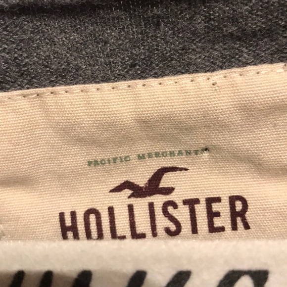 Hollister sweater size med - Picture 2 of 5